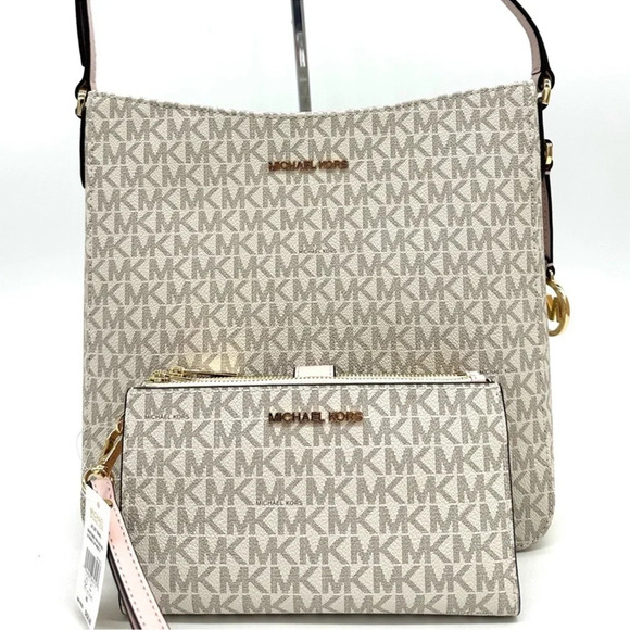 Michael Kors Large Messenger Bag & Large Double Zip Wallet Vanilla/Powder Blush - Picture 3 of 14